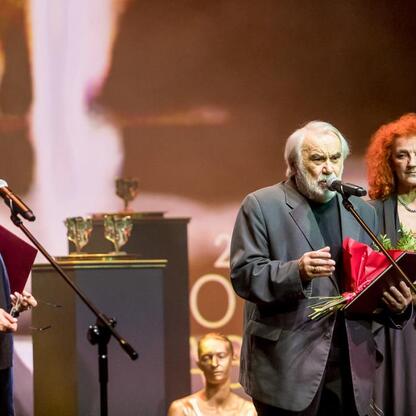 Teatr Polski w Bielsku-Białej odbiera nagrodę za najlepszy spektakl 