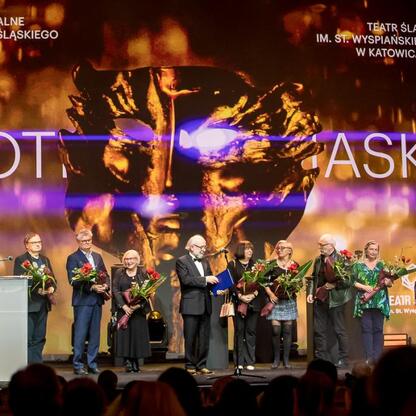 57. edycja Złotych Maski w Teatrze Śląskim im. Stanisława Wyspiańskiego. Nagrody wręczono za spektakle i role w teatrze. (wygenerowano przez AI)
