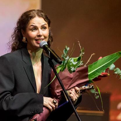 Mai Kleczewska odbiera Złotą Maskę za najlepszy spektakl 
