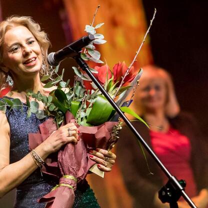 Mai Kleczewska z Diabłami, laureatka Złotej Maski 2024. (wygenerowano przez AI)