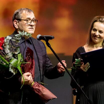Teatr Polski w Bielsku-Białej odbiera nagrodę za najlepszy spektakl 