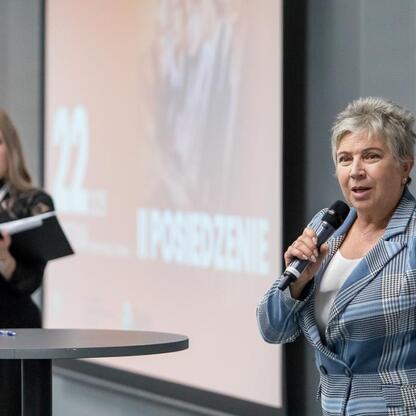 II Sesja Rady Młodzieżowej przy Parlamentarnym Zespole ds. Młodzieży na Stadionie Śląskim. (wygenerowano przez AI)