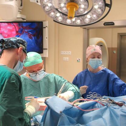 Wojewódzki Szpital Specjalistyczny im. św. Barbary w Sosnowcu: leczenie glioblastomu za pomocą nowoczesnych technologii immunoterapeutycznych. (wygenerowano przez AI)