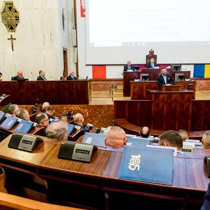 105. rocznica Śląskiego Związku Piłki Nożnej, obrady w Sali Sejmu Śląskiego. (wygenerowano przez AI)