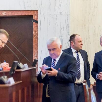 Wojciech Saługa, Marszałek Województwa Śląskiego, w trakcie uroczystości jubileuszowych Silesia Związku Piłki Nożnej. (wygenerowano przez AI)