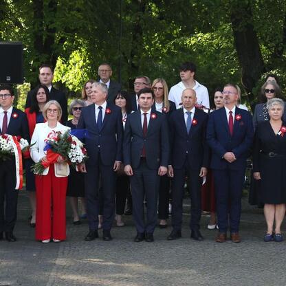 Zaproszenie do uroczystości przed Pomnikiem Powstańców Śląskich w Katowicach, z okazji Święta Narodowego Trzeciego Maja. (wygenerowano przez AI)