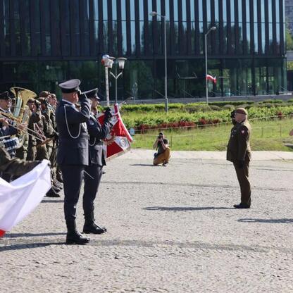 Uroczystość z okazji 104. rocznicy III Powstania Śląskiego w Katowicach, z udziałem władz i parlamentarzystów. (wygenerowano przez AI)