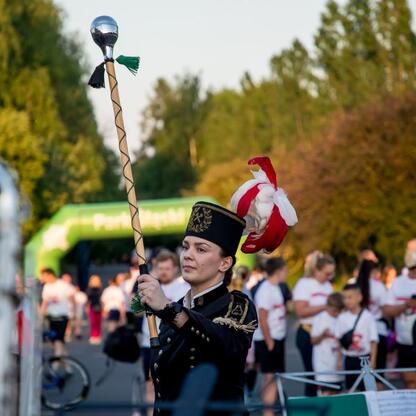 Bieg dla Flagi 2025 w Parku Śląskim: ceremonia z flagą i patriotyzmem. (wygenerowano przez AI)