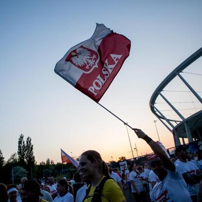 Park Śląski, Bieg dla Flagi 2025, uczestnicy z flagami, atmosfera patriotyczna. (wygenerowano przez AI)