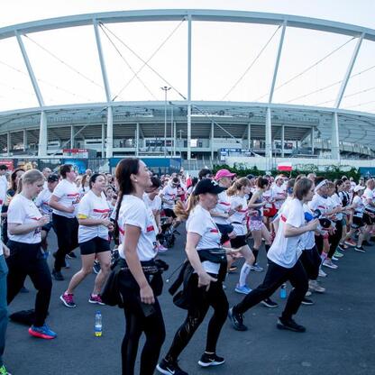 Zawodnicy Biegu dla Flagi 2025 w Parku Śląskim. (wygenerowano przez AI)
