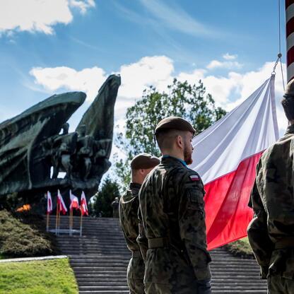 Ceremonia upamiętniająca 80. rocznicę zakończenia II wojny światowej w Katowicach, Polska. (wygenerowano przez AI)