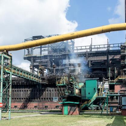 Modernizacja baterii koksowniczej w JSW Koksownia Przyjaźń w Dąbrowie Górniczej, Polska. (wygenerowano przez AI)