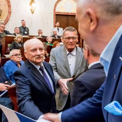 Wizytacja w Silesian Sejm Hall podczas Marszałkowskiego konkursu wspierania Rodzinnych Ogrodów Działkowych. (wygenerowano przez AI)