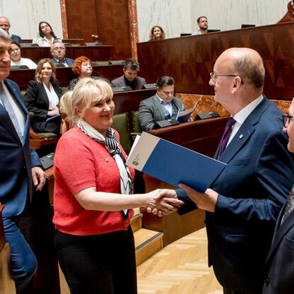 W Sali Sejmu Śląskiego podpisano umowy w ramach Inicjatywy Sołeckiej. (wygenerowano przez AI)