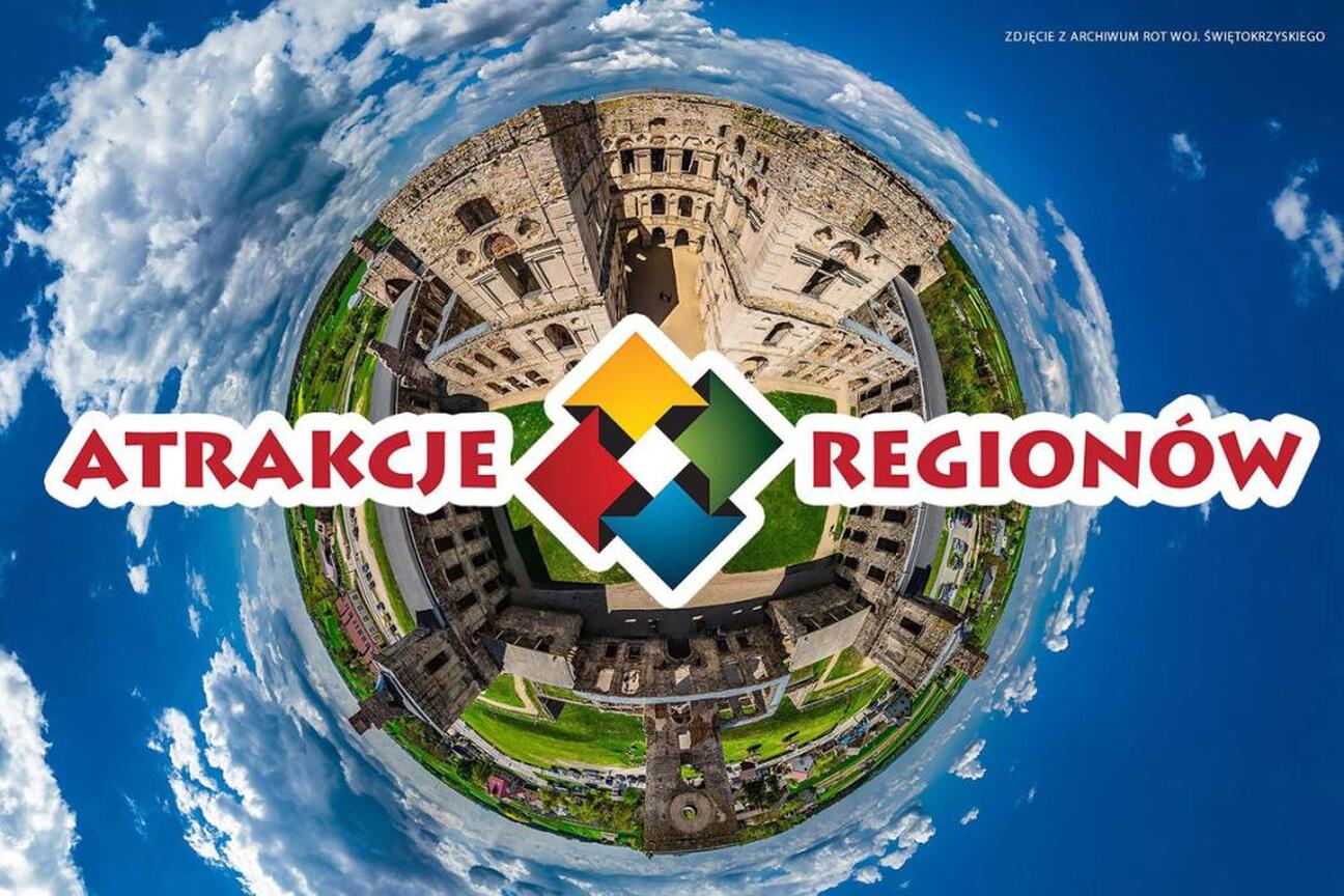 Panoramiczny widok na zabytkowy kamienny obiekt, prawdopodobnie zamek lub twierdza, z efektem fisheye, otoczony przez niebieskie niebo z białymi chmurami. Wydarzenie Atrakcje Regionów w Parku Śląskim. (wygenerowano przez AI)