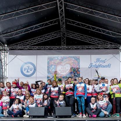Zbliżenie na grupę uczestników 