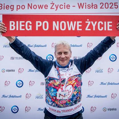 Bieg po Nowe Życie, Marszałek Wojciech Saługa, uczestnik z sercem dla transplantologii. (wygenerowano przez AI)
