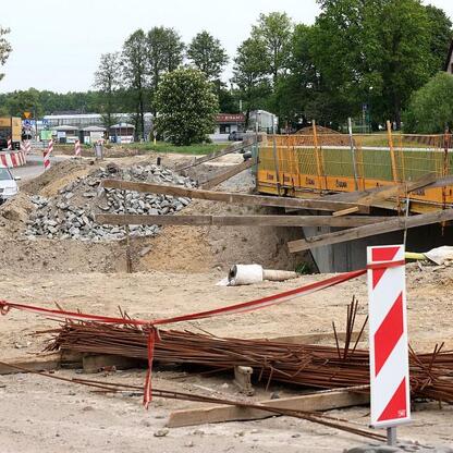 Modernizacja drogi wojewódzkiej nr 928, odcinek Mikołów-Kobiór, z wykorzystaniem najnowszych technologii. (wygenerowano przez AI)