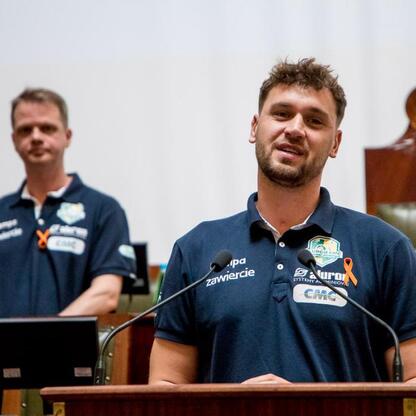 Konferencja na Śląsku: dyskusja o stwardnieniu rozsianym. (wygenerowano przez AI)