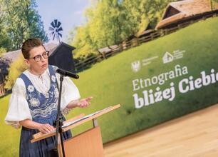 Jubileusz 50-lecia Muzeum "Górnośląski Park Etnograficzny w Chorzowie" z wystawą "Ślady Pokoleń". (wygenerowano przez AI)