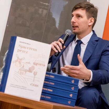 Wicemarszałek Leszek Pietraszek przemawia na otwarciu wystawy 