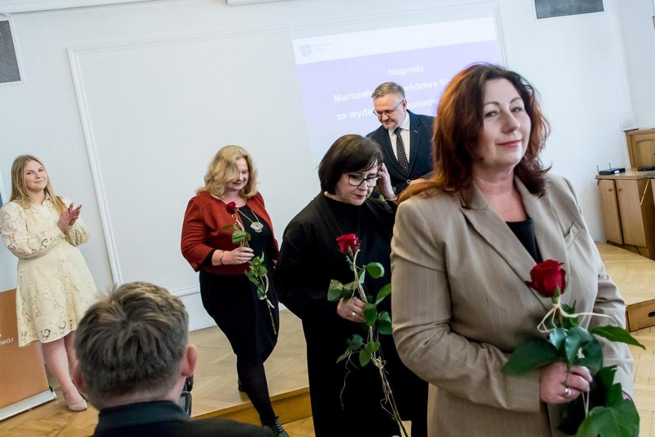 Wernisaż nagród za wydarzenia muzealne w Śląsku, wręczenie nagród Marszałka Województwa Śląskiego. (wygenerowano przez AI)