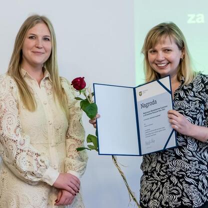 Joanna Bojczuk wręcza nagrody za najlepsze wydarzenie muzealne 2024 roku. (wygenerowano przez AI)