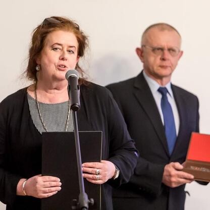 Podczas Święta Muzealnictwa w Muzeum Historii Katowic, 2024 Marszałek Województwa Śląskiego wręczył nagrody za wydarzenia muzealne. (wygenerowano przez AI)
