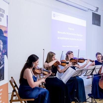 String quartet performs at the 2024 Silesian Voivodeship Marshal's Awards for Museum Events at Muzeum Historii Katowic. (wygenerowano przez AI)