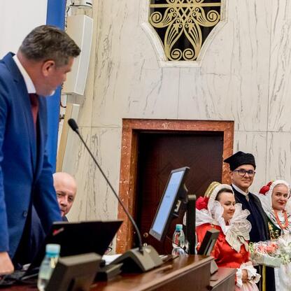 Tydzień Kultury Beskidzkiej w Sejmiku Województwa Śląskiego, folklorystyczne uroczystości. (wygenerowano przez AI)