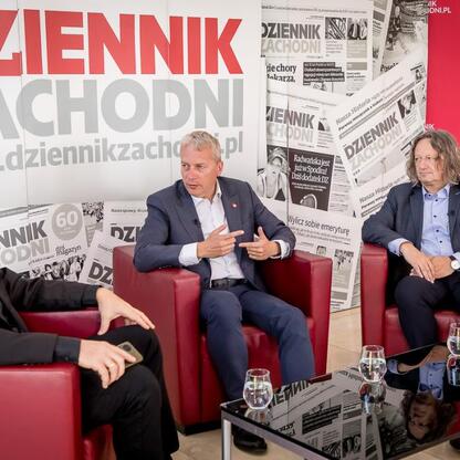 Panel dyskusyjny w Dzienniku Zachodnim: Marszałek Wojciech Saługa i rektor Uniwersytetu Śląskiego omawiają przyszłość edukacji i potencjał 