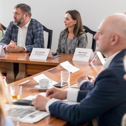 Śląskie Education Council Meeting: Representatives discuss digital competencies in schools. (wygenerowano przez AI)