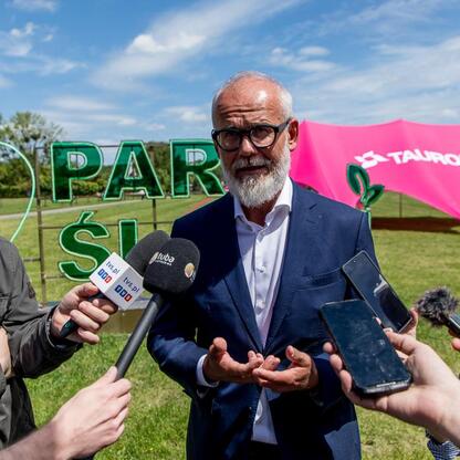 TAURON Park Śląski: Inauguracja nowego sponsorskiego partnerstwa w Parku Śląskim. (wygenerowano przez AI)