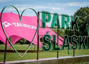 Park Śląski: TAURON nowym tytularnym sponsorem, podpisując umowę o współpracy ekologicznej. (wygenerowano przez AI)