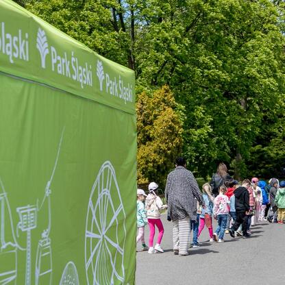 Park Śląski sponsorowany przez TAURON, zielona przestrzeń dla mieszkańców. (wygenerowano przez AI)