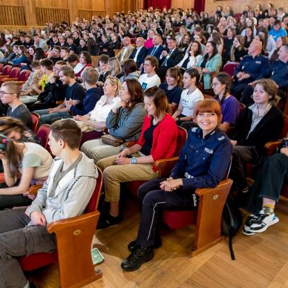 Audience listens attentively at Pałac Kultury Zagłębia in Dąbrowa Górnicza during 