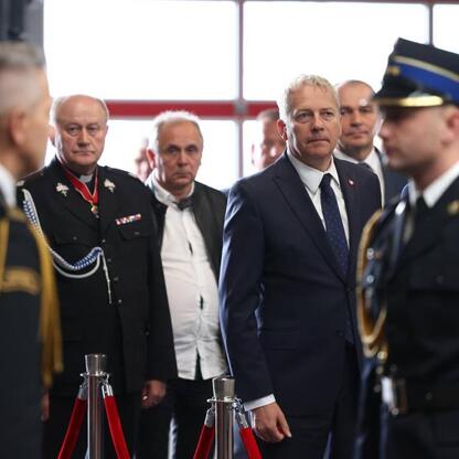 Oficjalne spotkanie z inwestycjami w północnym Śląsku. (wygenerowano przez AI)
