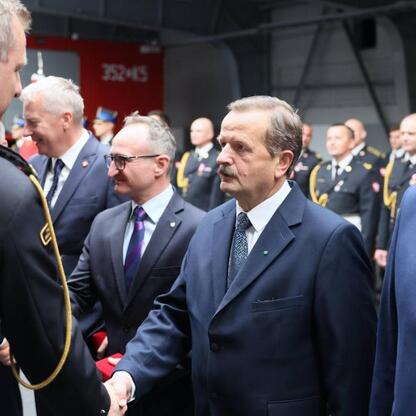 Wojewódzka rozmowa o inwestycjach i rozwoju infrastruktury. (wygenerowano przez AI)