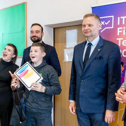 Rafał Adamczyk, członek Zarządu Województwa Śląskiego, uczestniczy w IT Fitness Test 2024. (wygenerowano przez AI)