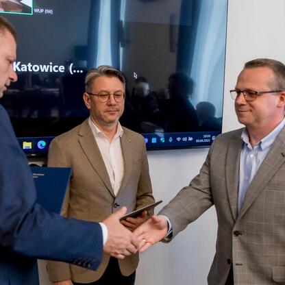 Rafał Adamczyk (Członek Zarządu Województwa) uczestniczy w inauguracji Wojewódzkiej Rady Rynku Pracy w Katowicach. (wygenerowano przez AI)