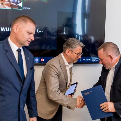 Rafał Adamczyk (Członek Zarządu Województwa) uczestniczy w inauguracji Wojewódzkiej Rady Rynku Pracy w Katowicach. (wygenerowano przez AI)