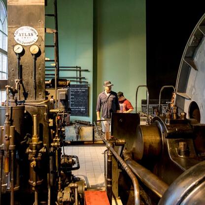 Historia przemysłowa Śląska na wystawie w Muzeum Górnictwa Węglowego w Zabrzu. (wygenerowano przez AI)