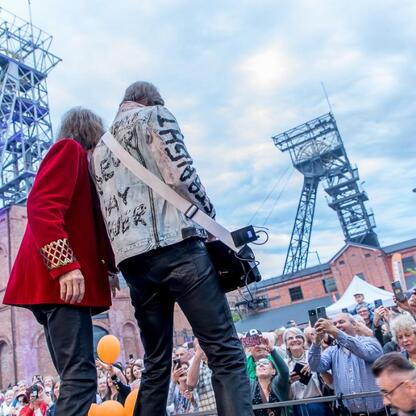 Zapowiadający happening na INDUSTRIADY festiwalu w strefie Carnall Sztolni Królowa Luiza w Zabrzu. (wygenerowano przez AI)