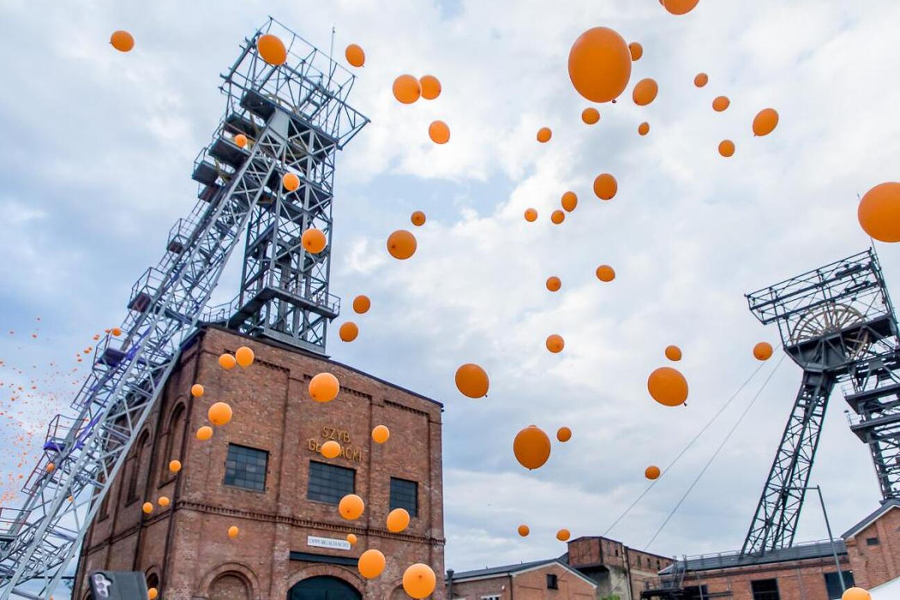 Występ na zamknięciu festiwalu INDUSTRIADY w Silesia. (wygenerowano przez AI)