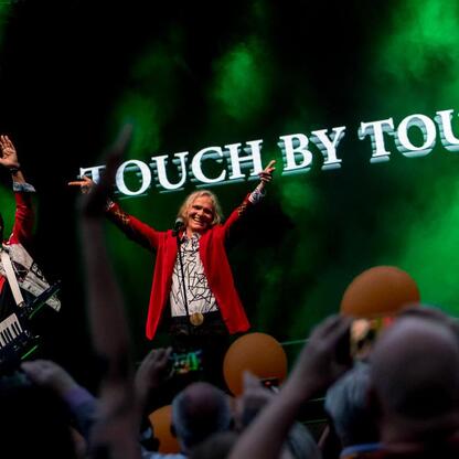 Lively concert scene at the conclusion of the 2023 INDUSTRIADY festival in Silesia, Poland. (wygenerowano przez AI)