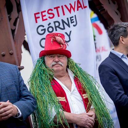 Festiwal Górnej Odry: tradycja i kultura na Odrze. (wygenerowano przez AI)
