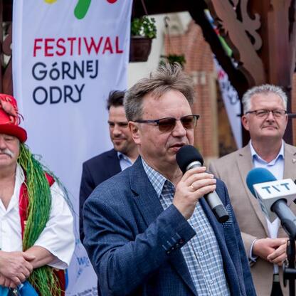 Festiwal Górnej Odry 2023, dziedziniec Zamku Piastowskiego, Racibórz (wygenerowano przez AI)