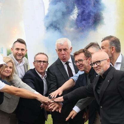 Grzegorz Boski, Wicemarszałek Województwa Śląskiego, uczestniczy w Air Show w Rudnikach. (wygenerowano przez AI)