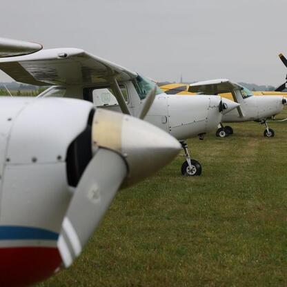 Rudnik Air Show, pokazy lotnicze, 1-2 sierpnia 2025, Aeroklub Częstochowski, Flying Dragons Team, lotnisko w Rudnikach. (wygenerowano przez AI)