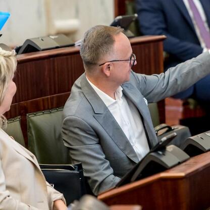 Województwo Śląskie: Sesja Sejmiku Województwa Śląskiego z wotum zaufania i absolutorium. (wygenerowano przez AI)
